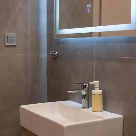 Alkazar Apartment *